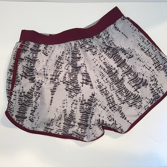 Under Armour Shorts Womens Small Running Athletic Lined Activewear Red Gray - Picture 3 of 7